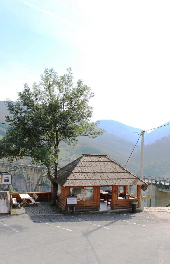 Gasthof Tara Bridge Castle